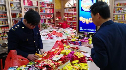 罗山街道组织市场监管所 派出所等部门开展节前食品安全专项检查